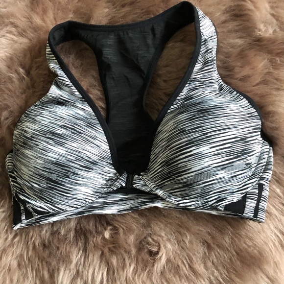 Victoria’s Secret sports bra front close - Picture 1 of 3